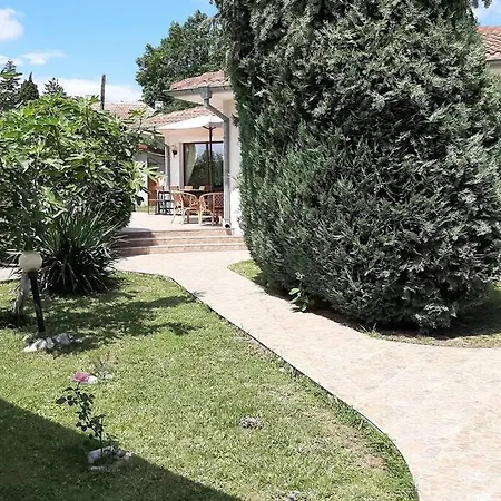 Vilă Oasis-shabla *